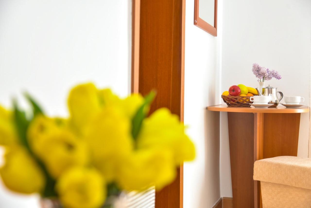 Apartments & Rooms Nikolic Будва Екстер'єр фото