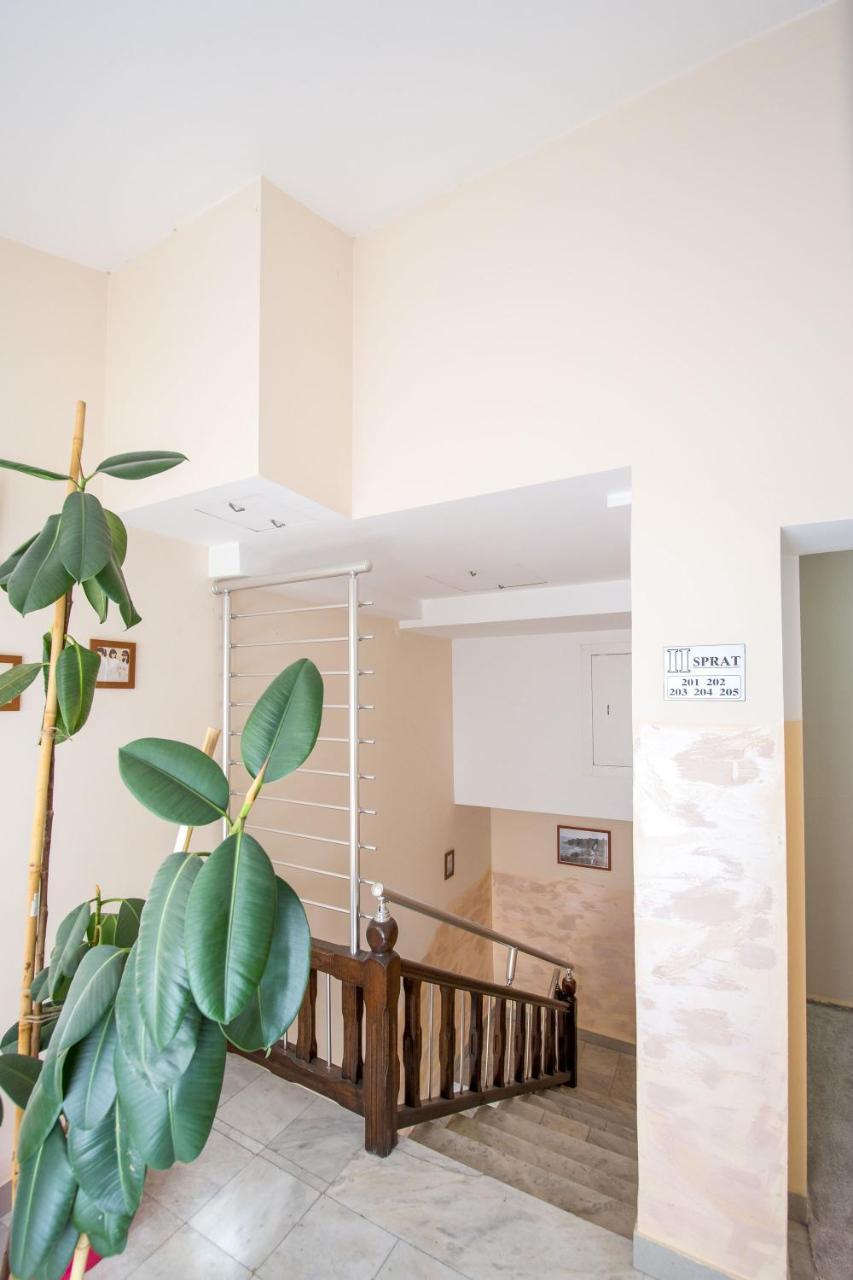 Apartments & Rooms Nikolic Будва Екстер'єр фото