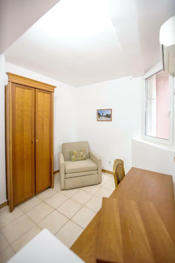 Apartments & Rooms Nikolic Будва Екстер'єр фото