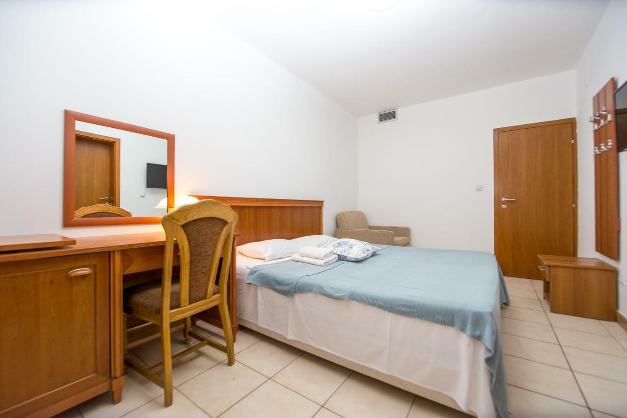 Apartments & Rooms Nikolic Будва Екстер'єр фото